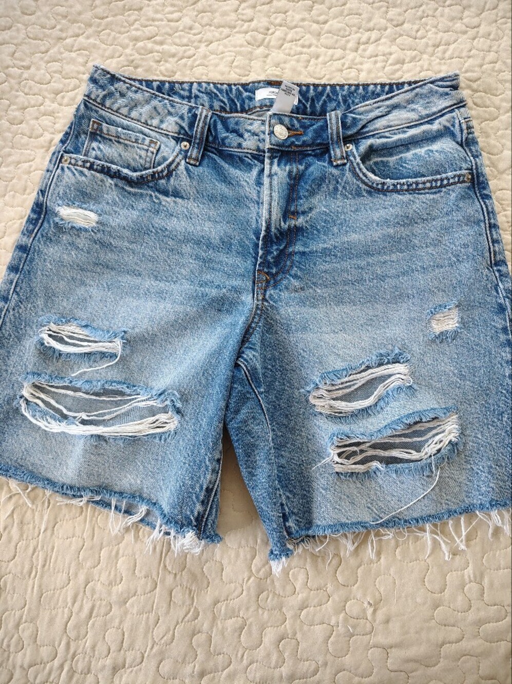 Forever 21 Light Blue Distressed Denim Shorts Size 28.